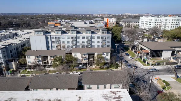 $2,700 | 1100 West 25th Street, Unit 101, Austin, TX 78705