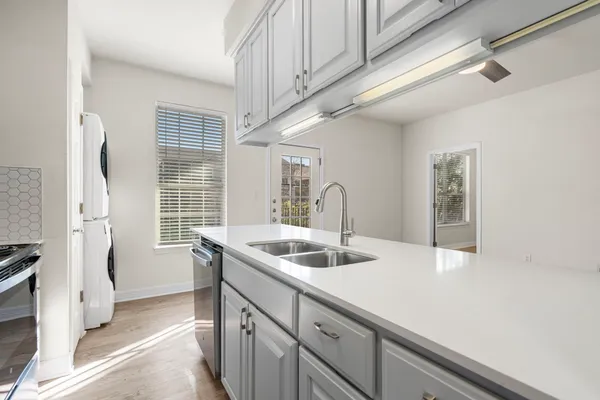 $2,700 | 1100 West 25th Street, Unit 101, Austin, TX 78705