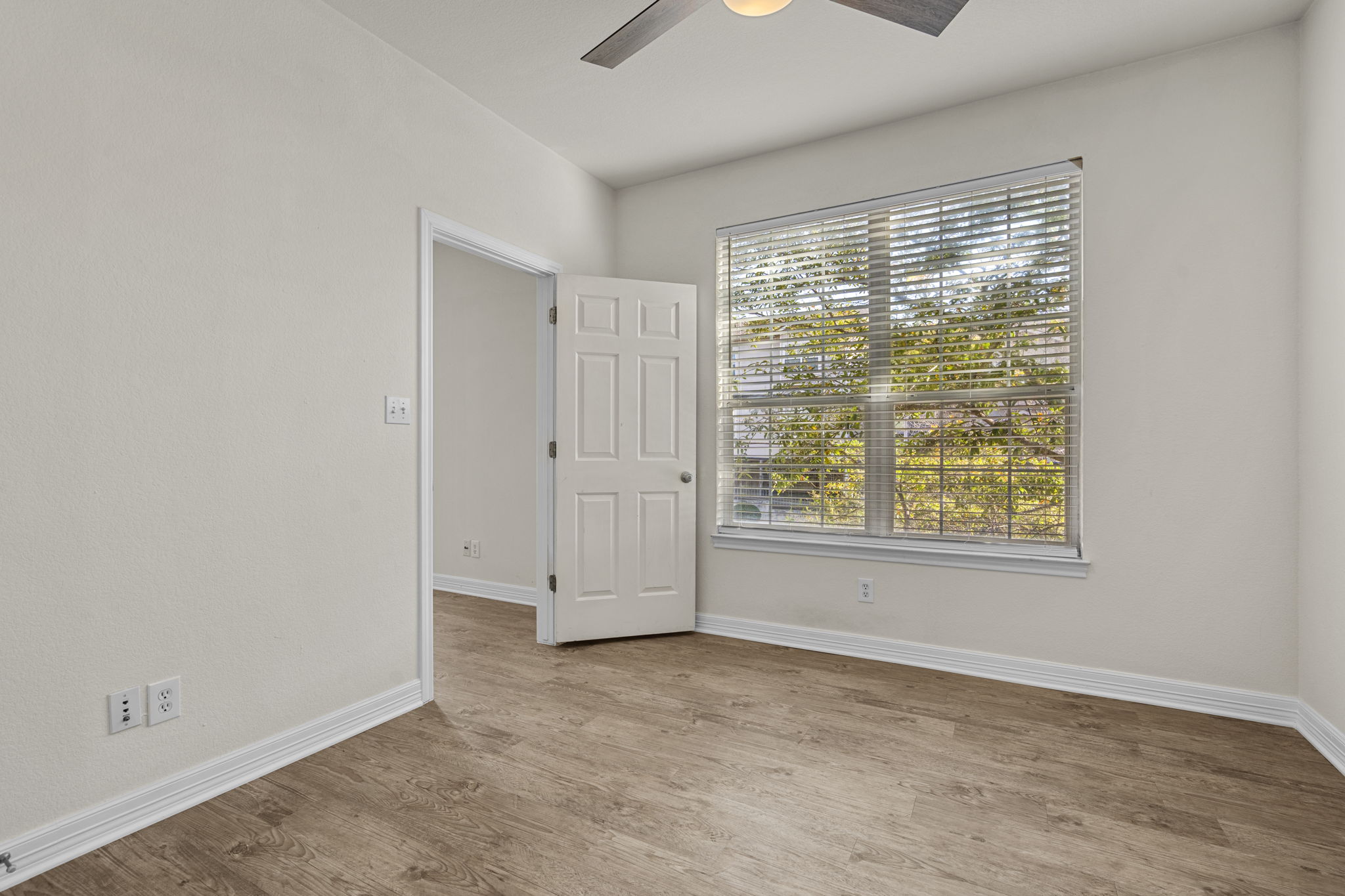 1100 West 25th Street, Unit 101 Austin, TX 78705 - Photo 30 of 39 an empty room with a window