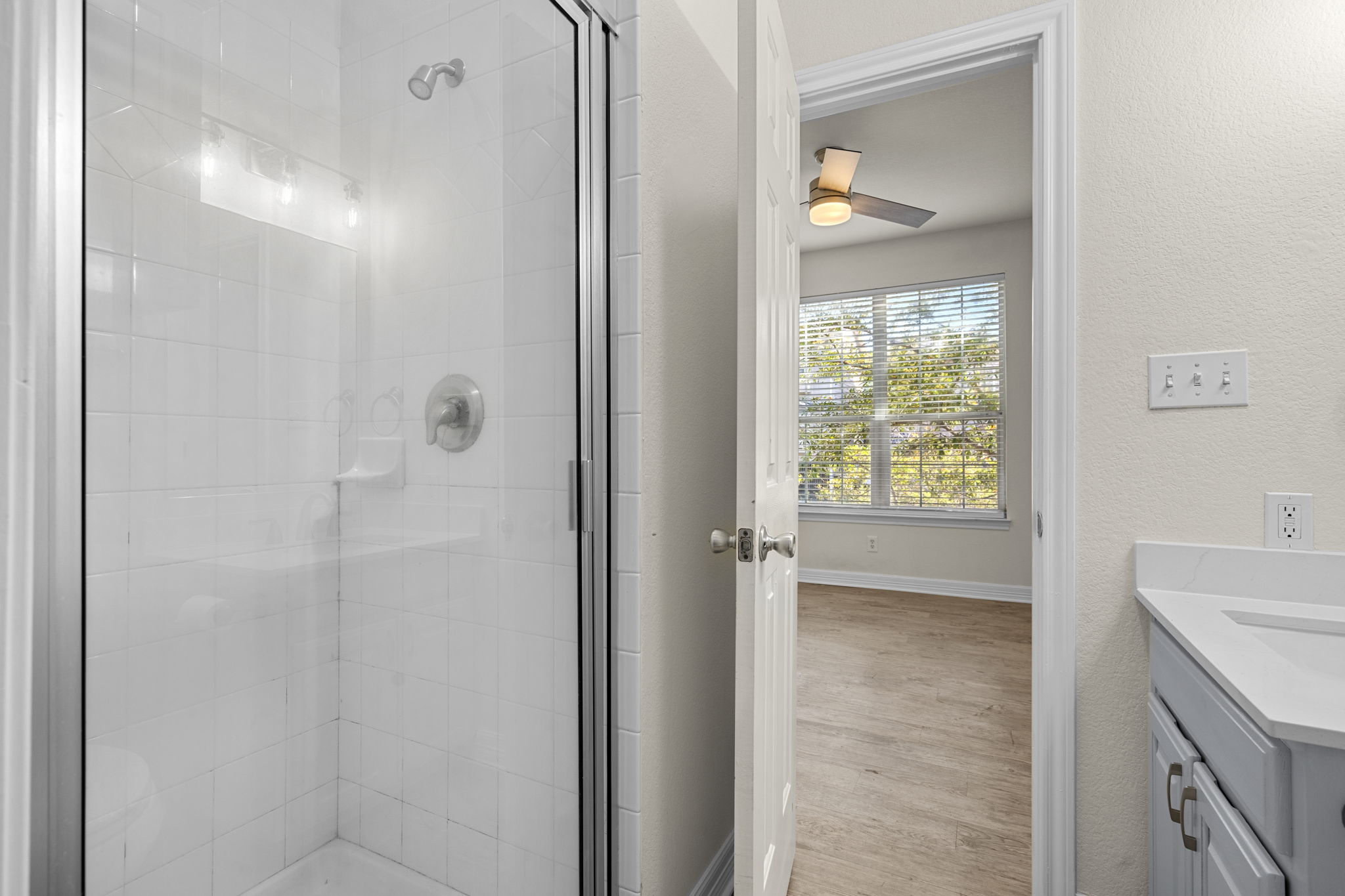 1100 West 25th Street, Unit 101 Austin, TX 78705 - Photo 32 of 39 a bathroom with a tub and shower