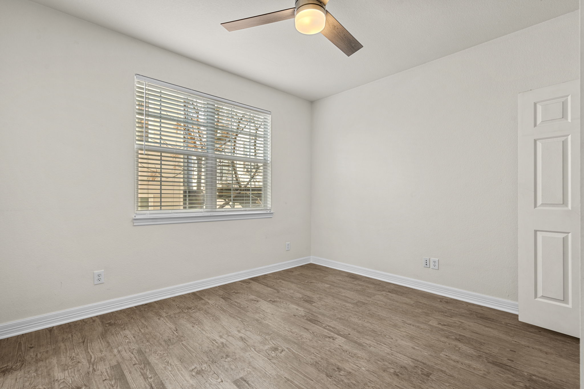 1100 West 25th Street, Unit 101 Austin, TX 78705 - Photo 33 of 39 an empty room with wooden floor and windows