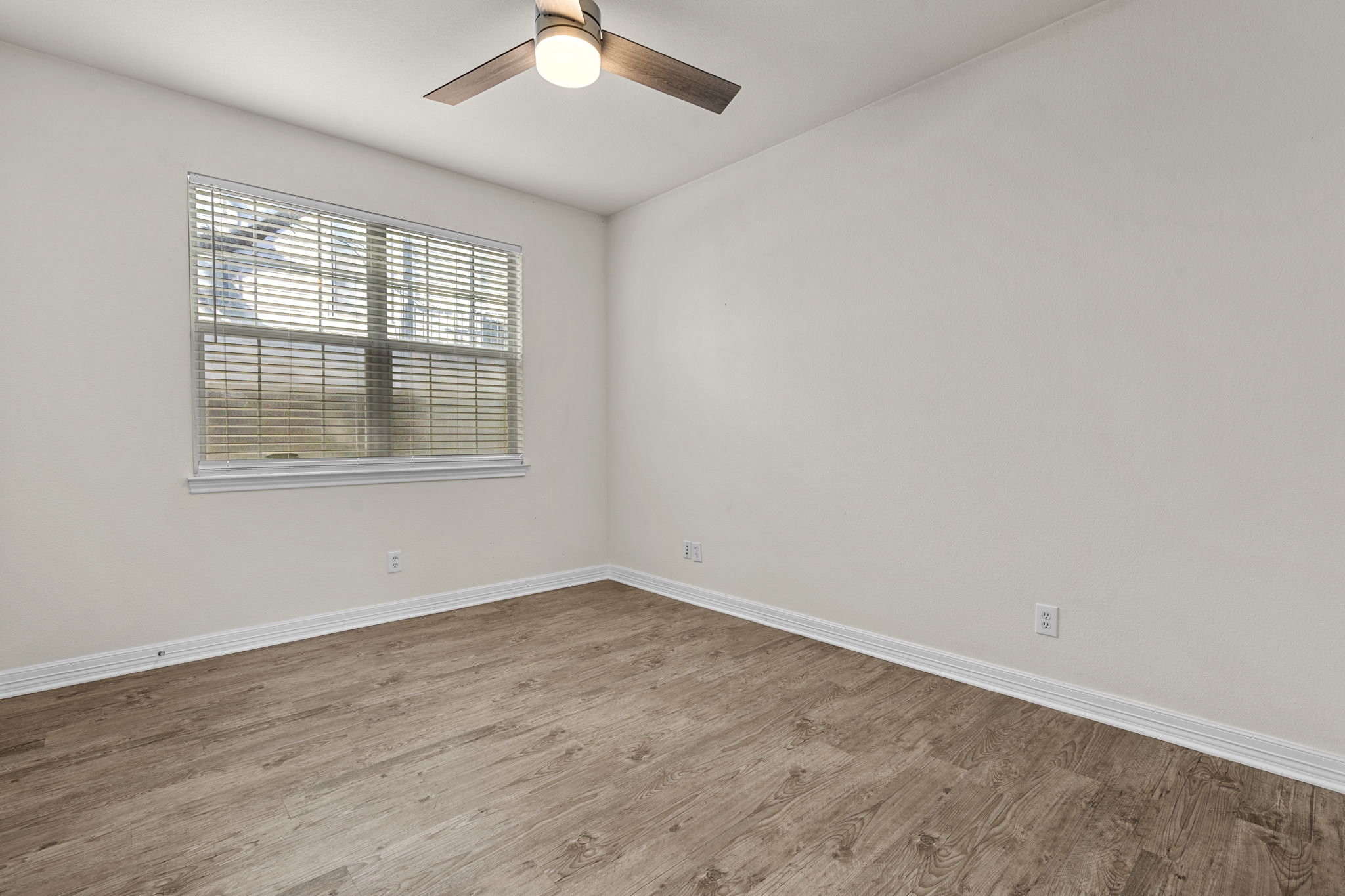 1100 West 25th Street, Unit 101 Austin, TX 78705 - Photo 36 of 39 an empty room with a window