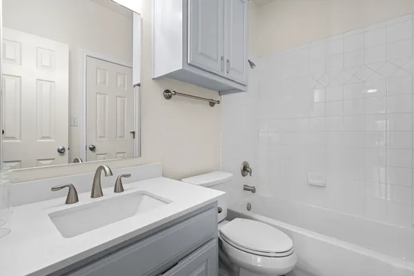 $2,700 | 1100 West 25th Street, Unit 101, Austin, TX 78705