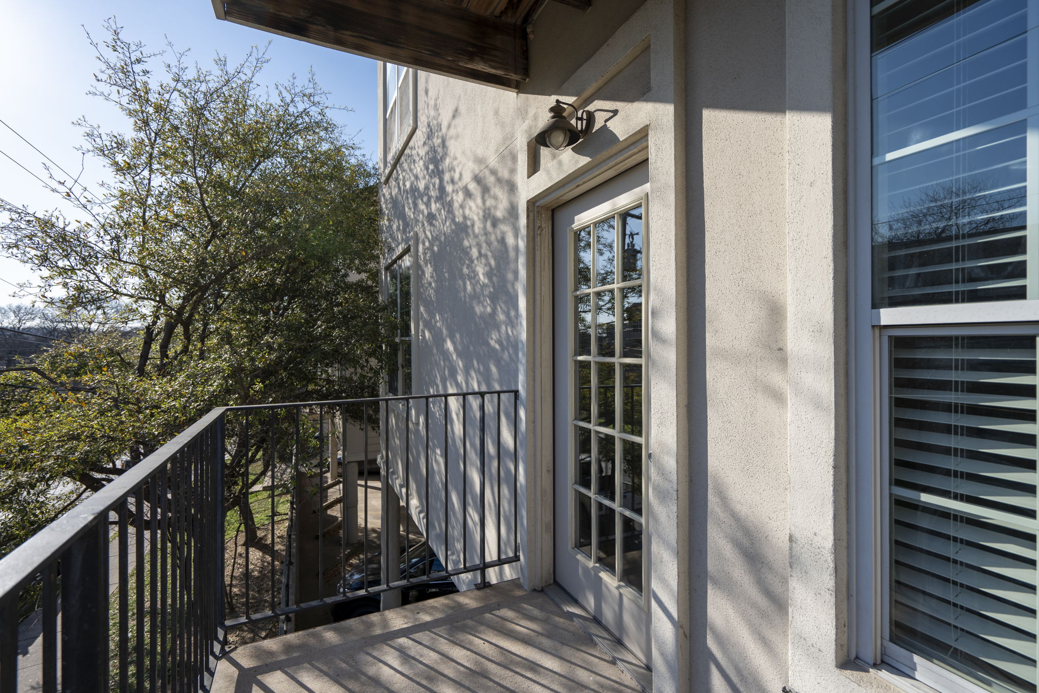 1100 West 25th Street, Unit 101 Austin, TX 78705 - Photo 7 of 39 a view of balcony and deck