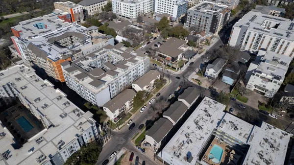 $2,700 | 1100 West 25th Street, Unit 101, Austin, TX 78705