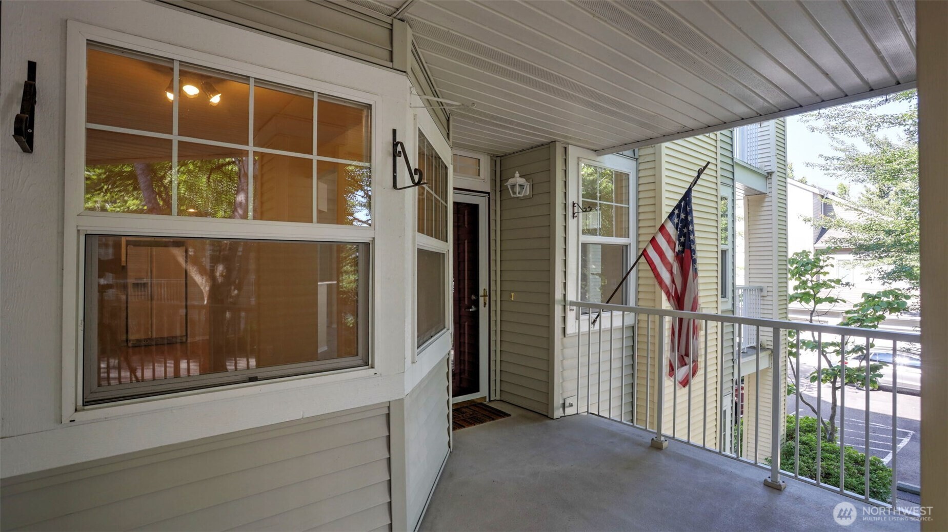 425 South 46th Place, Unit E Renton, WA 98055 - Photo 3 of 24 Gallery Image 3