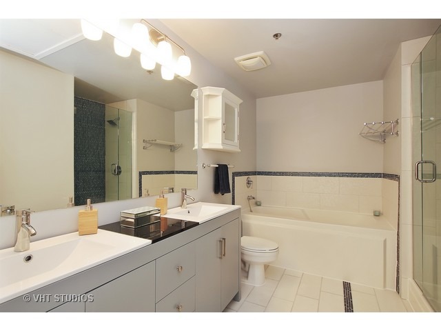 1530 South State Street, Unit 612 Chicago, IL 60605 - Photo 12 of 25 a bathroom with a double vanity sink mirror and double