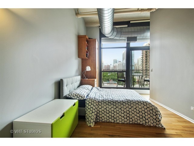 1530 South State Street, Unit 612 Chicago, IL 60605 - Photo 15 of 25 a bedroom with a bed and window