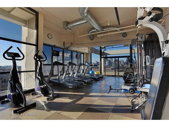 1530 South State Street, Unit 612 Chicago, IL 60605 - Photo 21 of 25 a view of a room with gym equipment