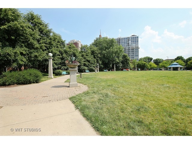 1530 South State Street, Unit 612 Chicago, IL 60605 - Photo 23 of 25 a view of a garden with a building in the background