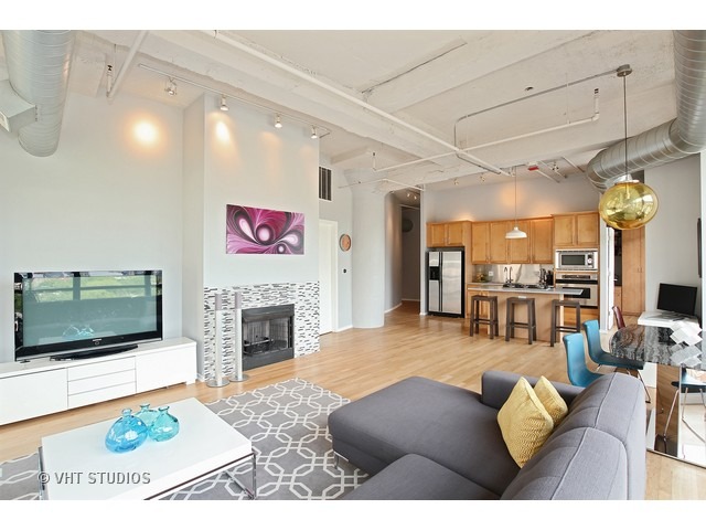 1530 South State Street, Unit 612 Chicago, IL 60605 - Photo 10 of 25 a living room with furniture and a flat screen tv