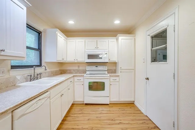 $269,000 | 856 Broadway Avenue, Euless, TX 76040