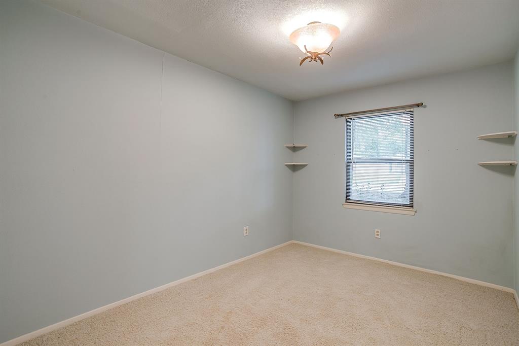 856 Broadway Avenue Euless, TX 76040 - Photo 22 of 35 an empty room with a window