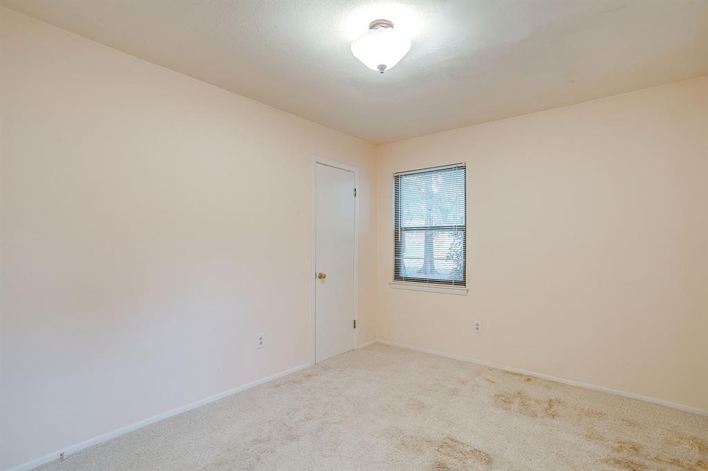 856 Broadway Avenue Euless, TX 76040 - Photo 27 of 35 an empty room with a window