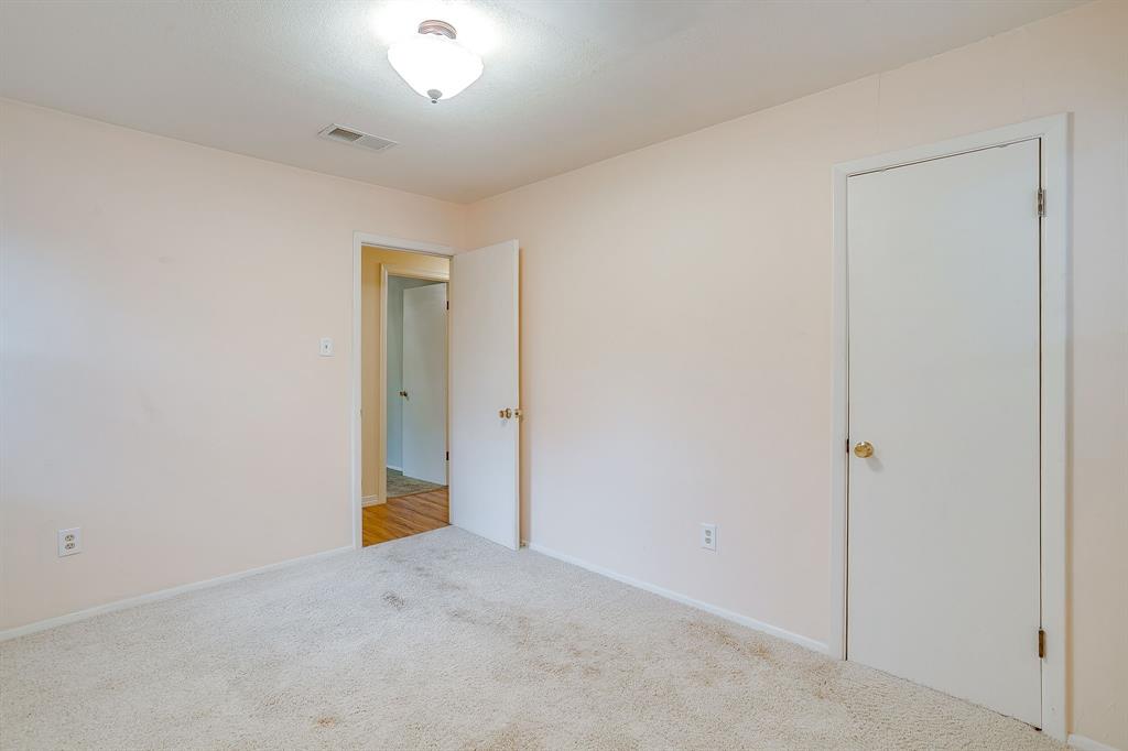 856 Broadway Avenue Euless, TX 76040 - Photo 28 of 35 a view of an empty room