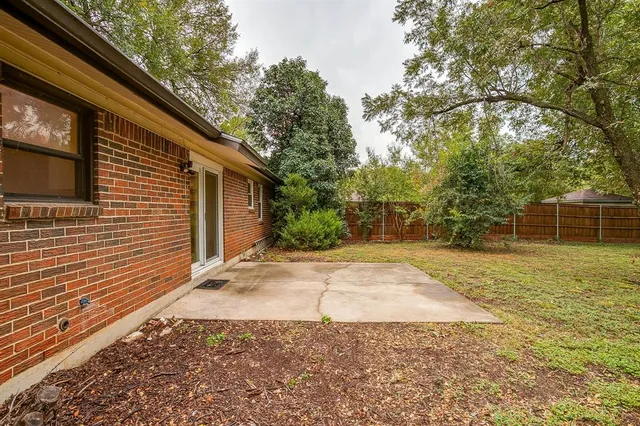 $269,000 | 856 Broadway Avenue, Euless, TX 76040