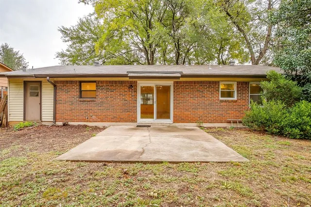 $269,000 | 856 Broadway Avenue, Euless, TX 76040