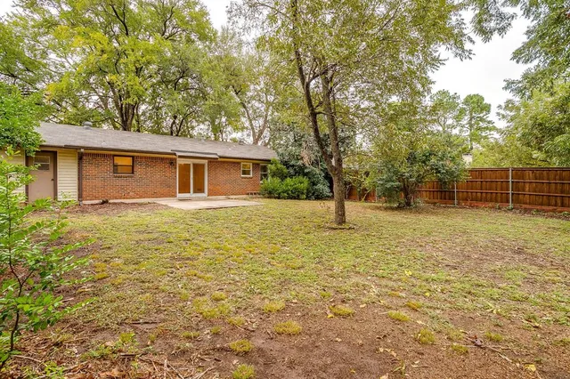 $269,000 | 856 Broadway Avenue, Euless, TX 76040