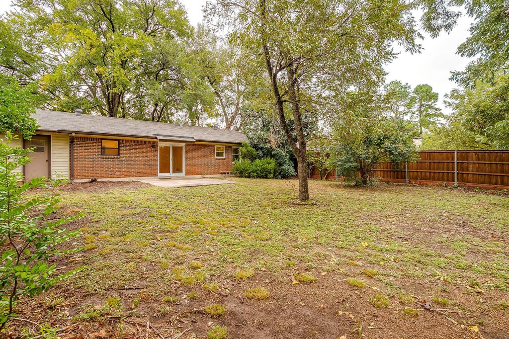 856 Broadway Avenue Euless, TX 76040 - Photo 33 of 35 a front view of house with yard and trees
