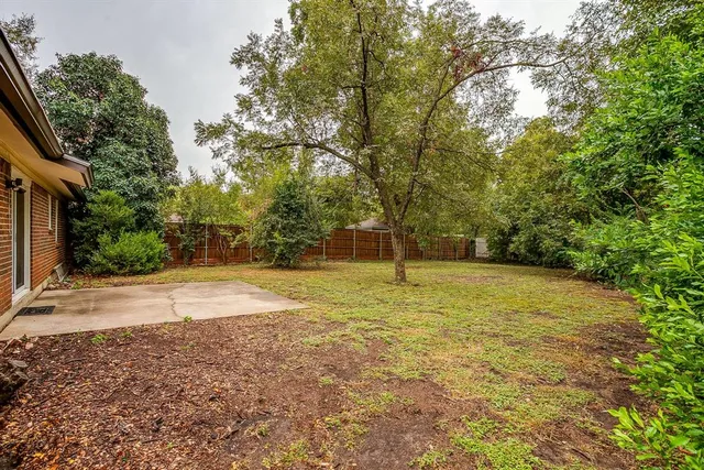 $269,000 | 856 Broadway Avenue, Euless, TX 76040