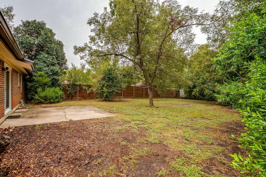 856 Broadway Avenue Euless, TX 76040 - Photo 34 of 35 a view of a yard with trees