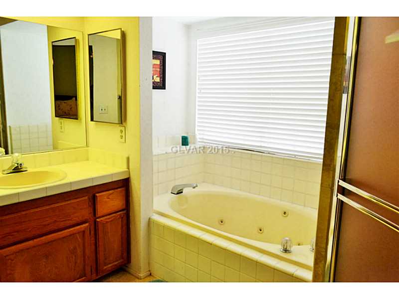 77 Westheimer Road Henderson, NV 89074 - Photo 23 of 35 Master Bath/Spa.