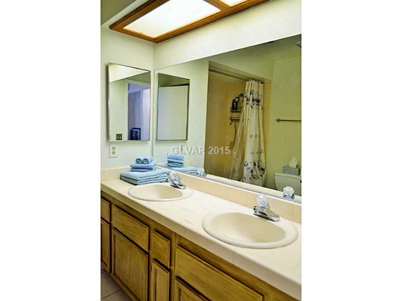 77 Westheimer Road Henderson, NV 89074 - Photo 26 of 35 Bathroom.
