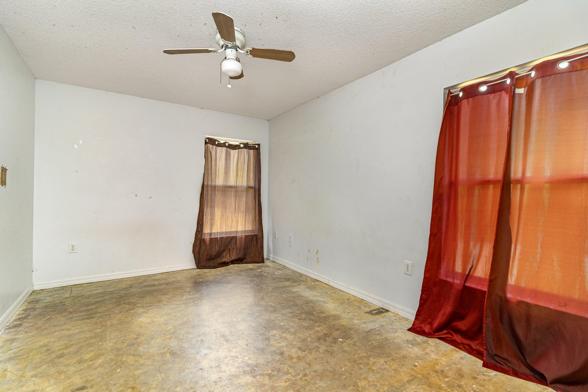 697 Furth Road Northwest Palm Bay, FL 32907 - Photo 17 of 24 a view of room with a ceiling fan