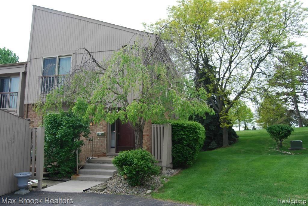 763 Oak Brook Ridge Drive, Unit 118 Rochester Hills, MI 48307 - Photo 2 of 14