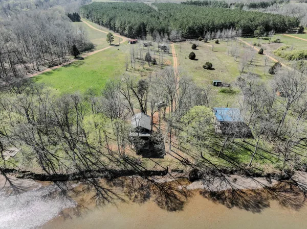 $300,000 | 516 Barney Lane, Westpoint, TN 38486