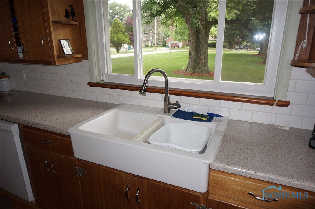 349 Colony Road Rossford, OH 43460 - Photo 6 of 25 Gallery Image 6