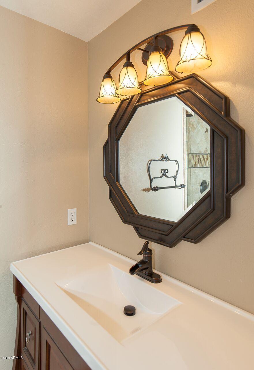 142 East Coronado Road, Unit 31 Phoenix, AZ 85004 - Photo 15 of 33 Owner Bathroom