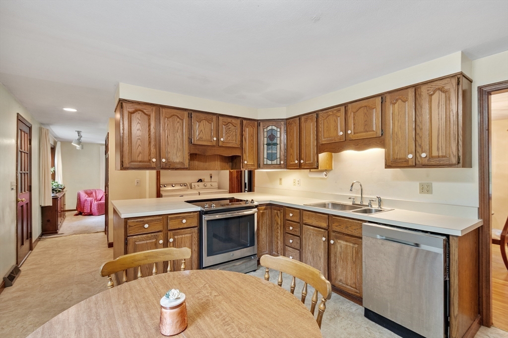 314 Reedy Meadow Road Groton, MA 01450 - Photo 4 of 33 Gallery Image 4