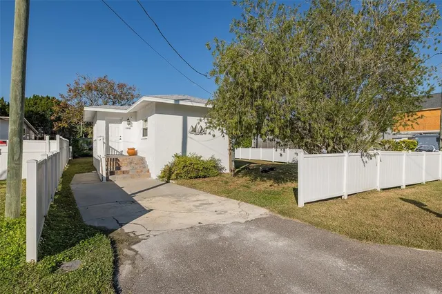 $1,975 | 14603 Williams Lane, Hudson, FL 34667