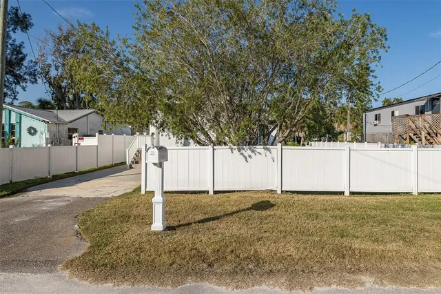 $1,975 | 14603 Williams Lane, Hudson, FL 34667