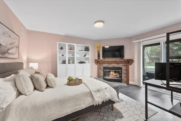 $325,000 | 1101 Stillwater Road, Unit 1101, Elgin, IL 60120