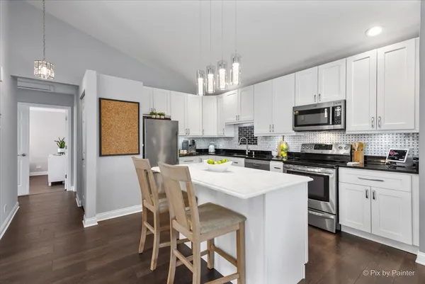 $325,000 | 1101 Stillwater Road, Unit 1101, Elgin, IL 60120