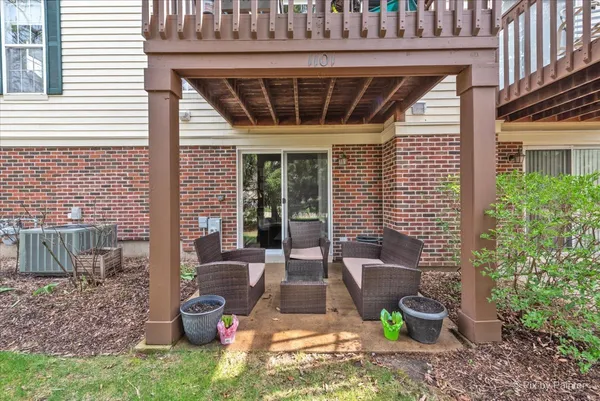 $325,000 | 1101 Stillwater Road, Unit 1101, Elgin, IL 60120