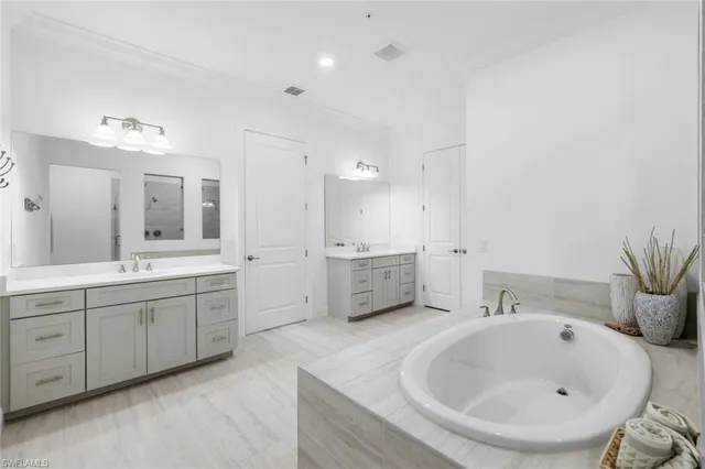 $1,795,000 | 2472 Breakwater Way, Unit 11202, Naples, FL 34112