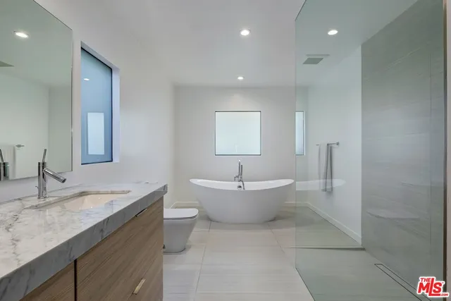 $13,500 | 2400 Glendower Avenue, Los Angeles, CA 90027