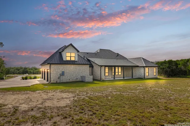 $995,000 | 1687 Noble Trail, Canyon Lake, TX 78133