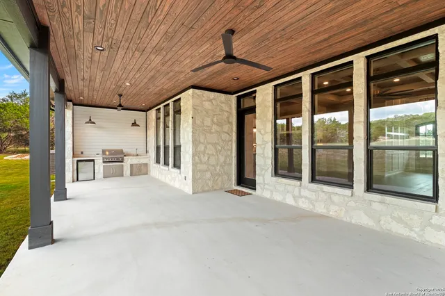 $995,000 | 1687 Noble Trail, Canyon Lake, TX 78133