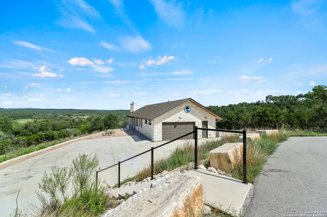 $995,000 | 1687 Noble Trail, Canyon Lake, TX 78133