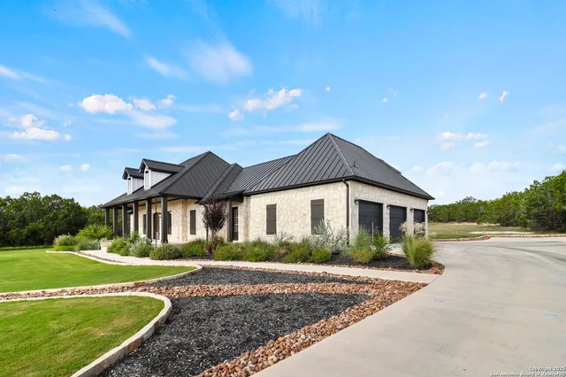 $995,000 | 1687 Noble Trail, Canyon Lake, TX 78133