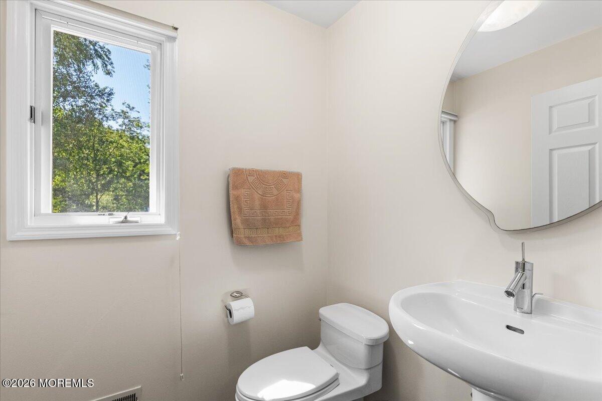 25 Ryan Road Marlboro, NJ 07746 - Photo 16 of 31 16-Half Bath