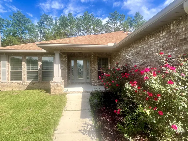 a view of a house with fountain
