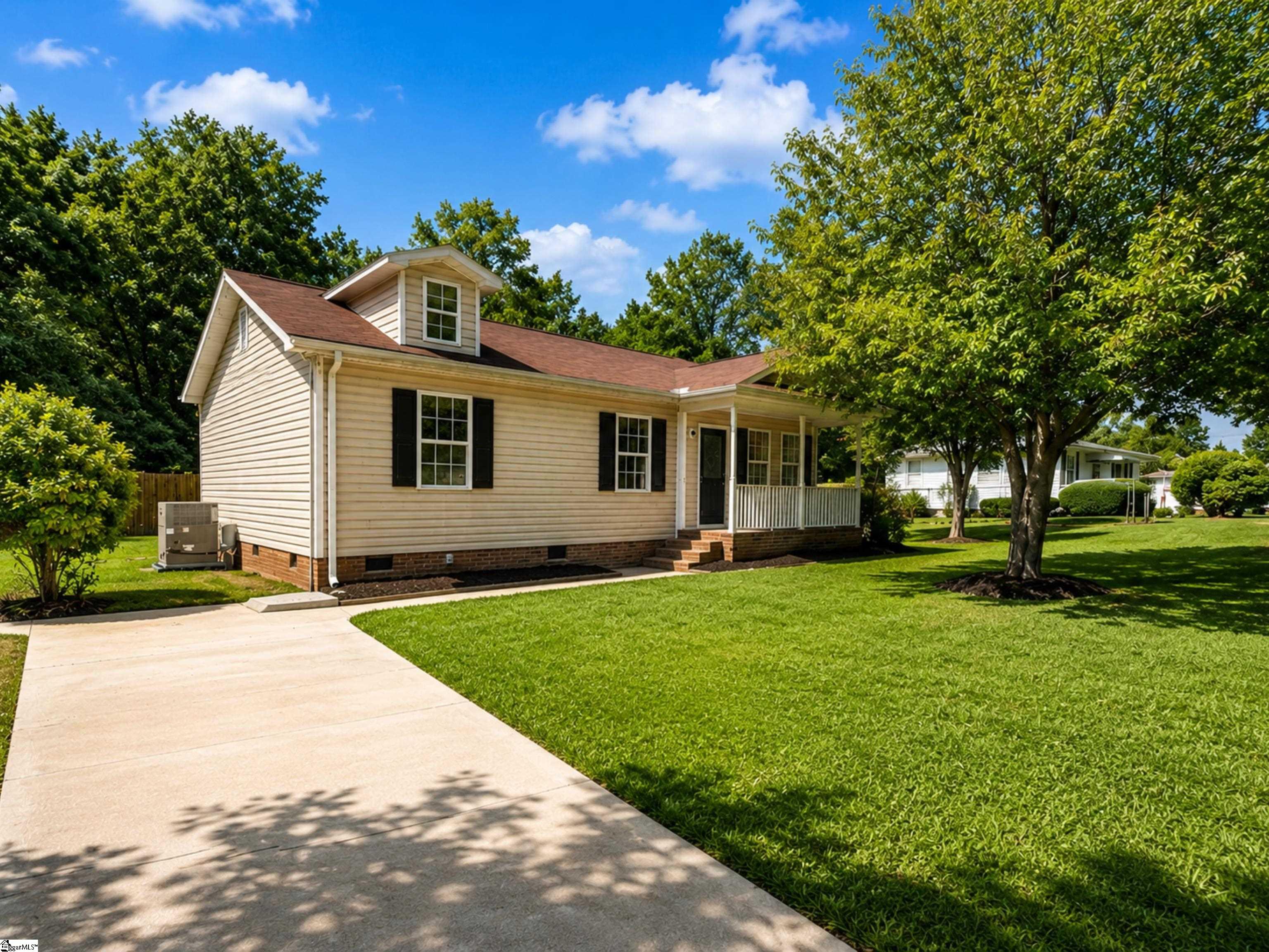 109 Laurens Court Fountain Inn, SC 29644 - Photo 2 of 17