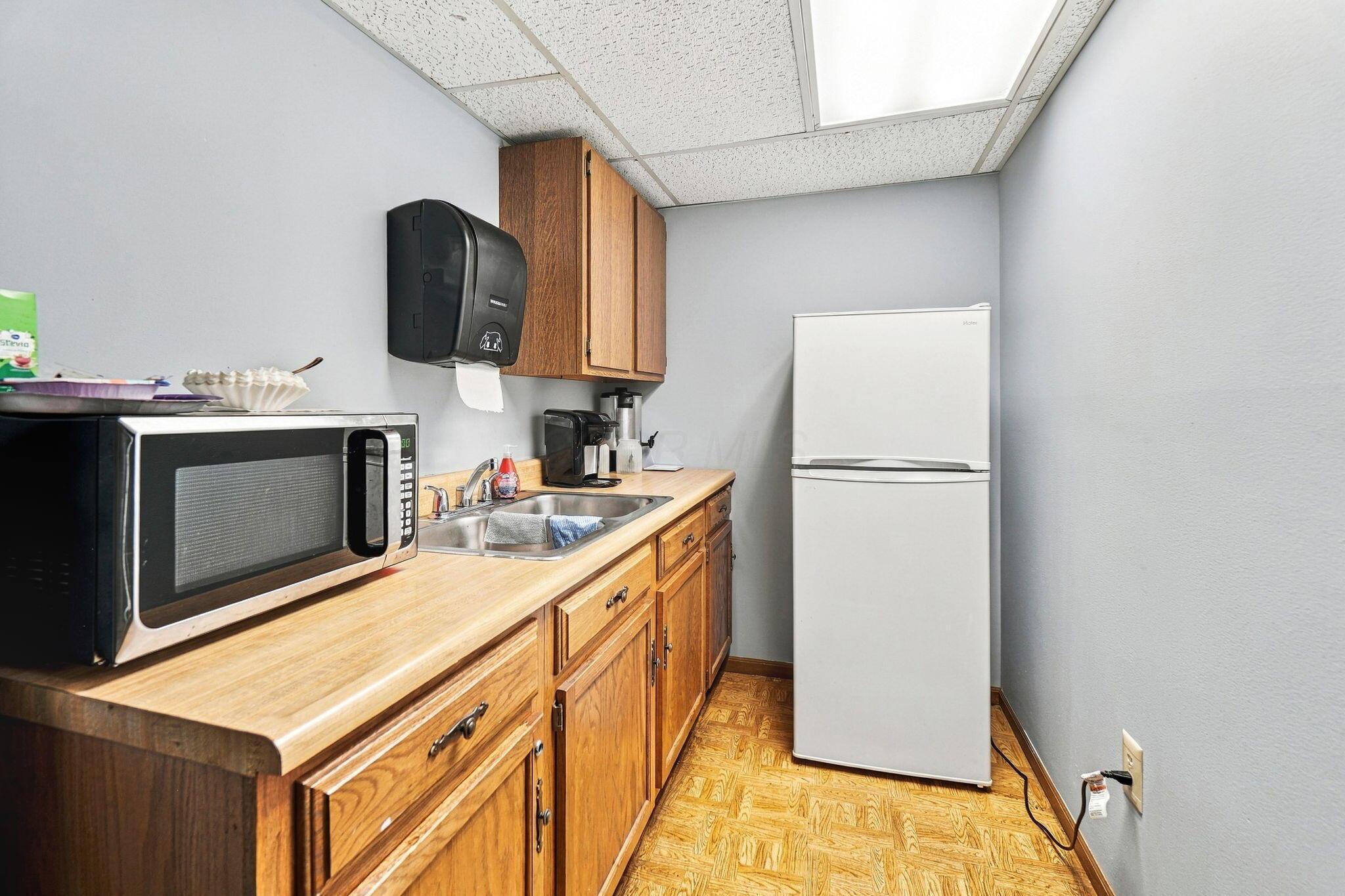 4115 Karl Road, Unit 201 Columbus, OH 43224 - Photo 29 of 31 Kitchenette Main FLoor