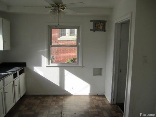 15103 Ashton Road Detroit, MI 48223 - Photo 18 of 22 10.7.10 090