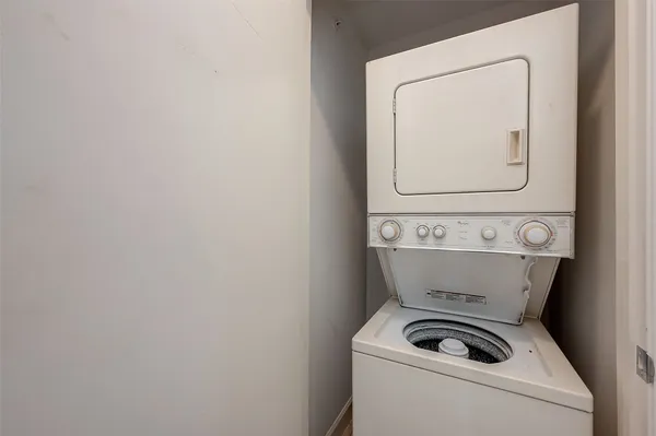 $215,000 | 2710 Hullsmith Drive, Unit 1503, Houston, TX 77063